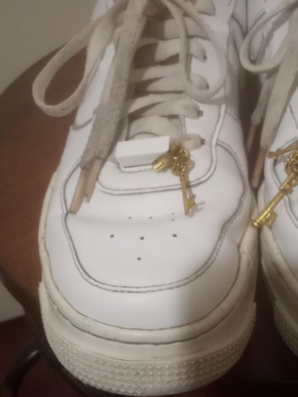 Nike Air Force 1 Pixel Womens Size 8 White Lifestyle Sneakers Gold Chain Key - Picture 8 of 14